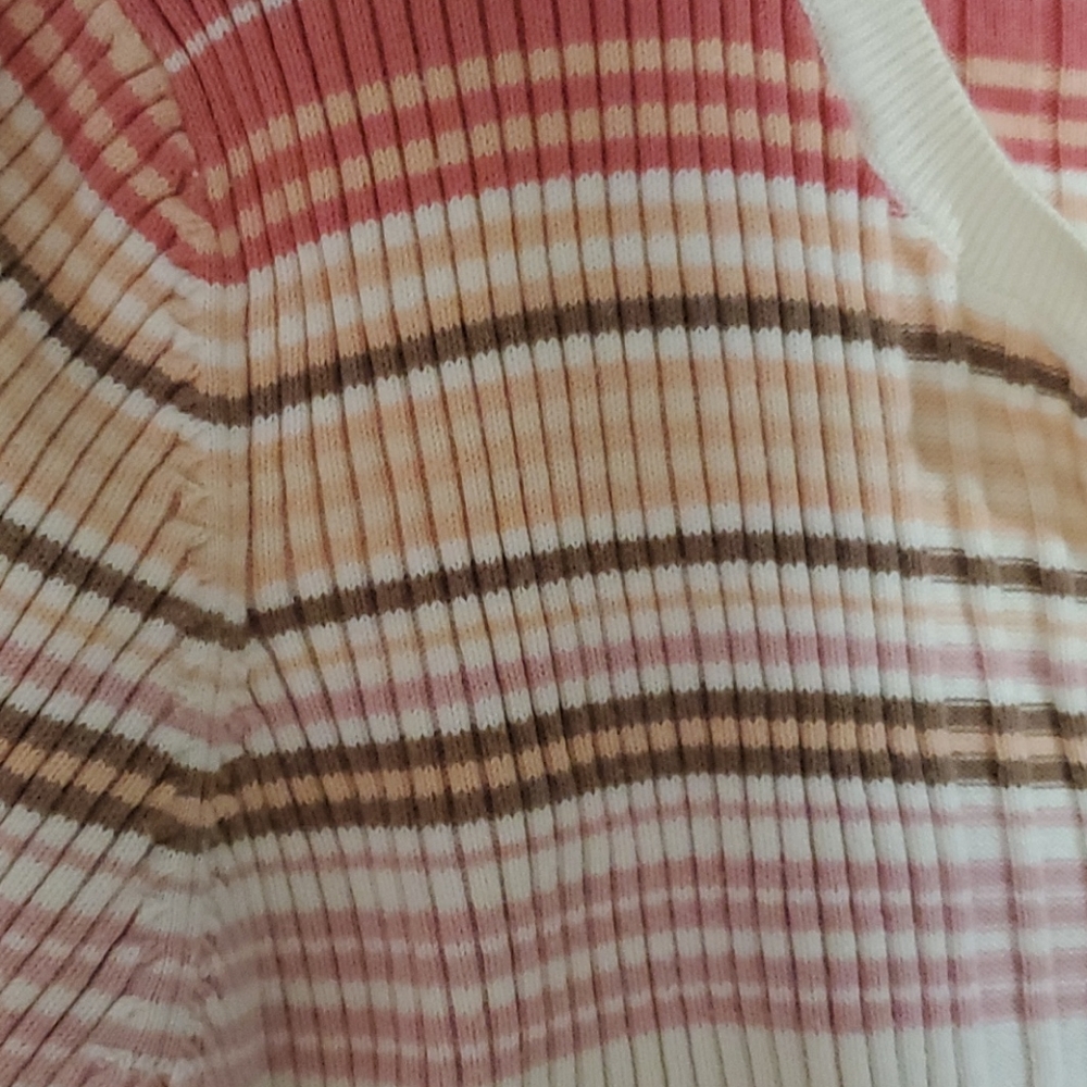 ❤️3/$10❤️ Sweater - Picture 2 of 3